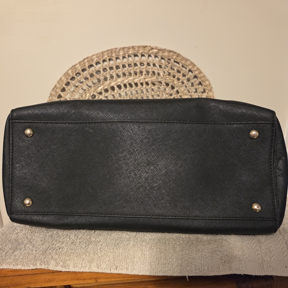 VEUC. Michael Kors Black Satchel !! Gorgeous Bag!! - Picture 6 of 13